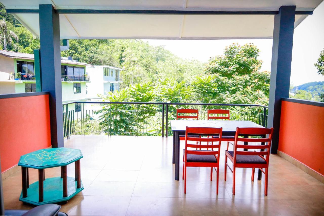 Funk Bunk - Mount View Lodge Kandy Eksteriør billede