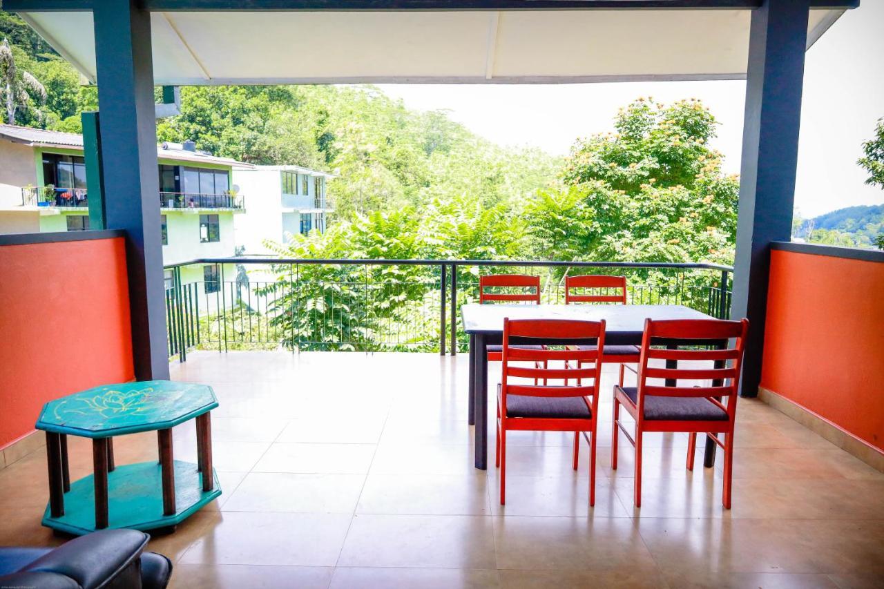 Funk Bunk - Mount View Lodge Kandy Eksteriør billede